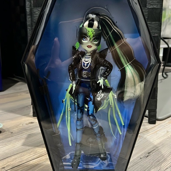 Mattel Other - MATTEL MONSTER HIGH MIDNIGHT RUNWAY DOLL